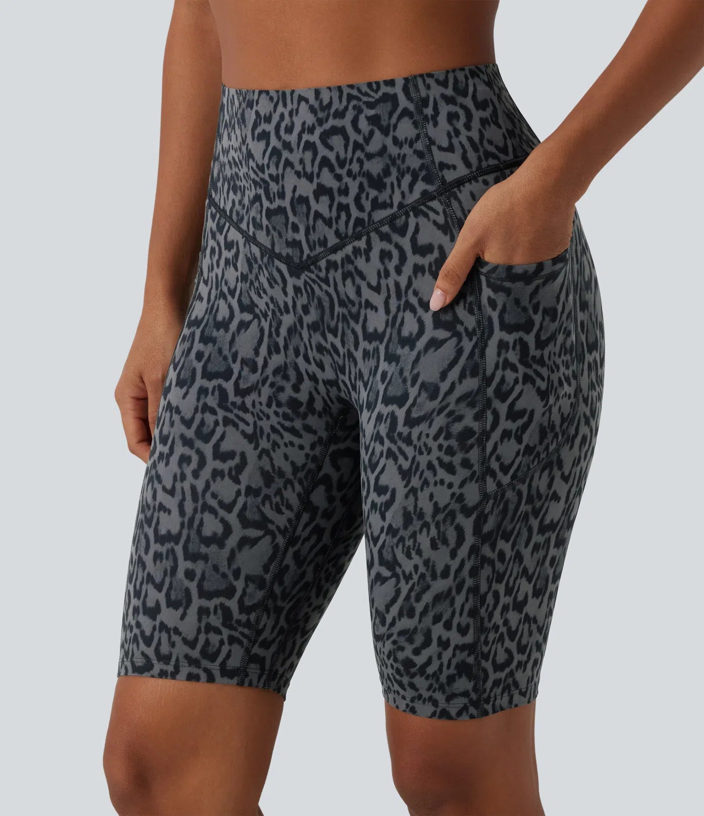 Leopard Print High Waisted Scrunch Butt Lifting Tummy Control Training Biker Shorts 9'' with Pockets